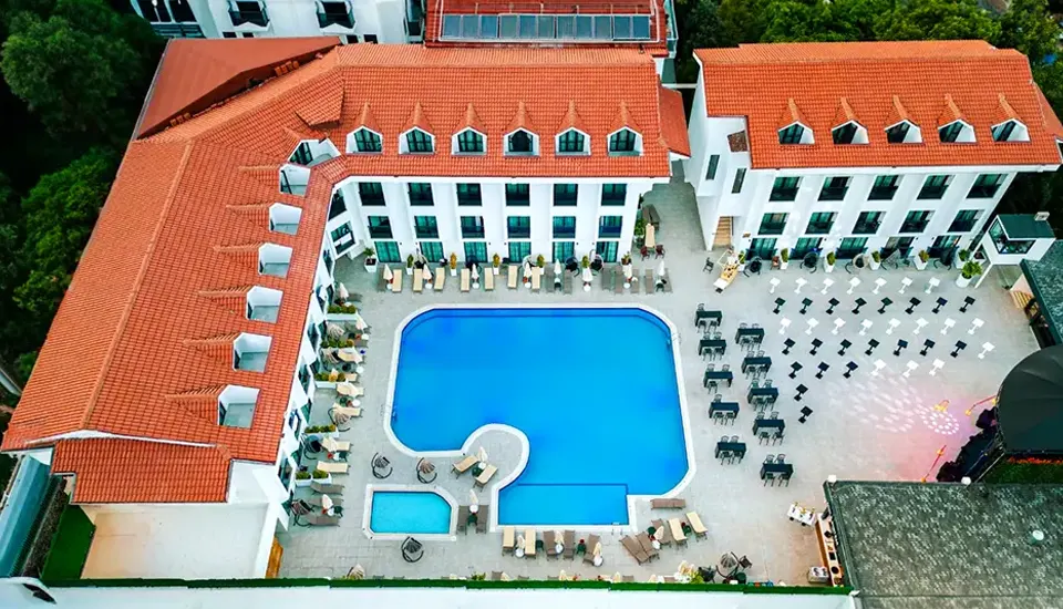 سینت استار هتل کمر